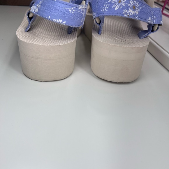 Teva Floral Platform Sandal 7 - Picture 4 of 5